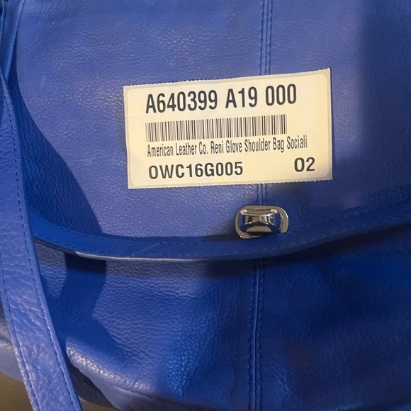 Vibrant Blue Shoulder Bag with Structured Design and Metallic Accents - Picture 11 of 11